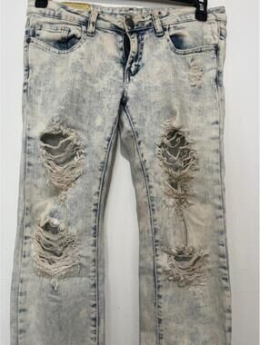 Machine: Men's Slim-Straight Wash Light Blue Denim - Heavily Distressed